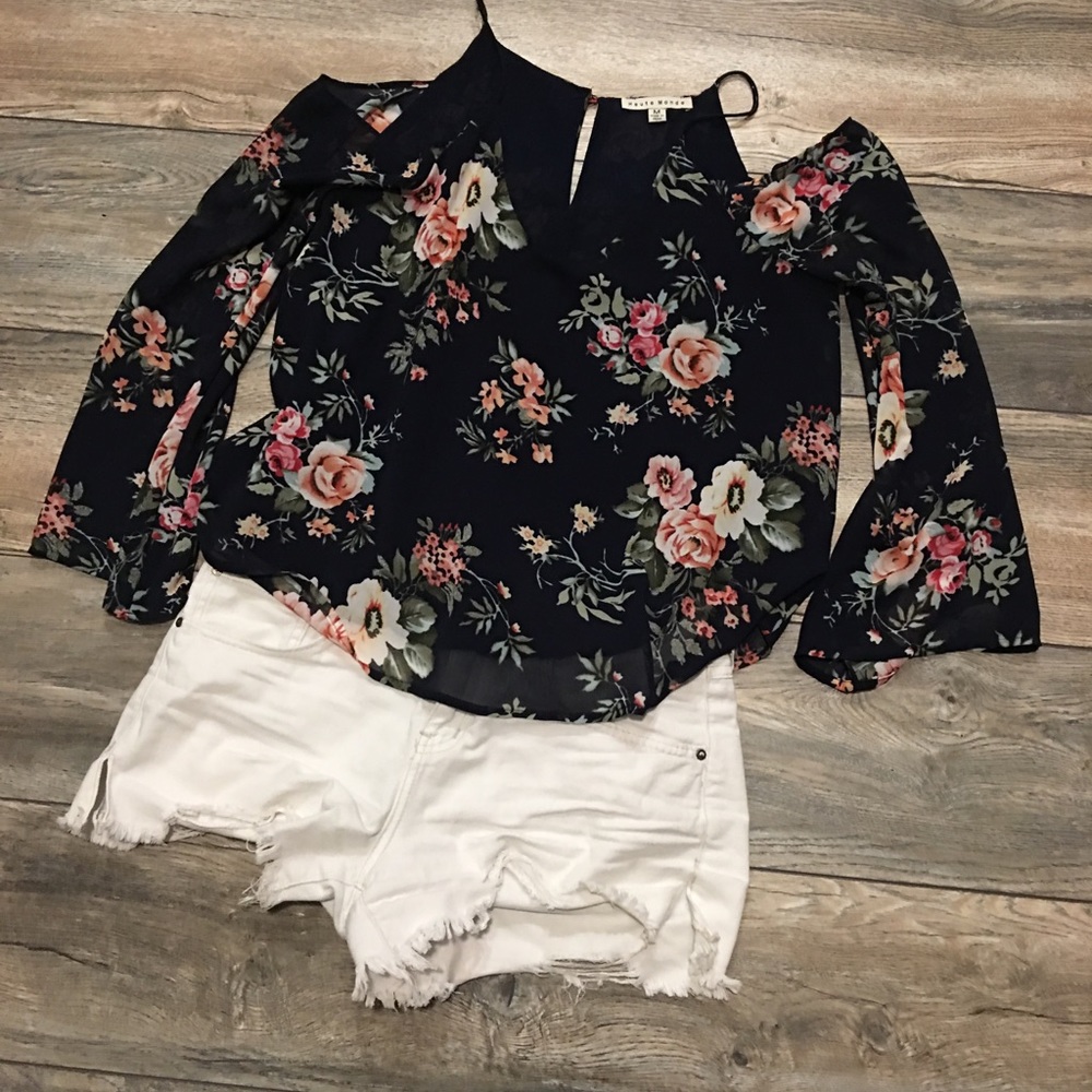 Fashionable Cold Shoulder Top - Picture 7 of 7